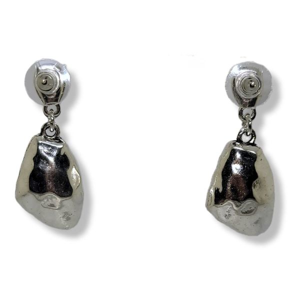 SilverTone Hammered Free Form Gray Crystal Drop Dangle Earrings - Picture 5 of 7